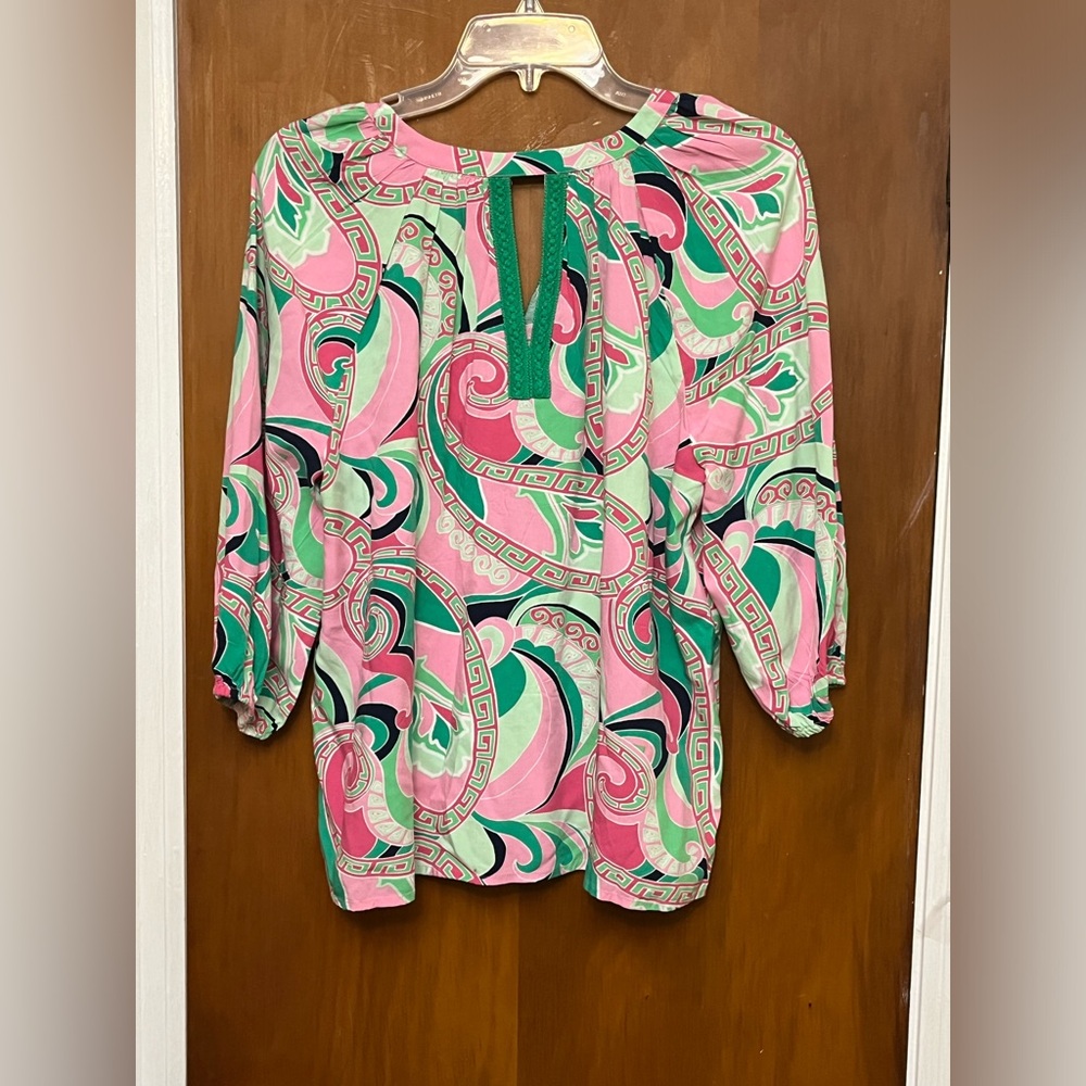 Crown & Ivy Pink Green Vibrant Summer color. Women’s top.        #7